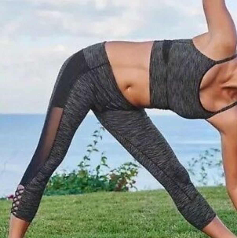 Athleta mesh‎ mind over mat lattice tights cropped xs